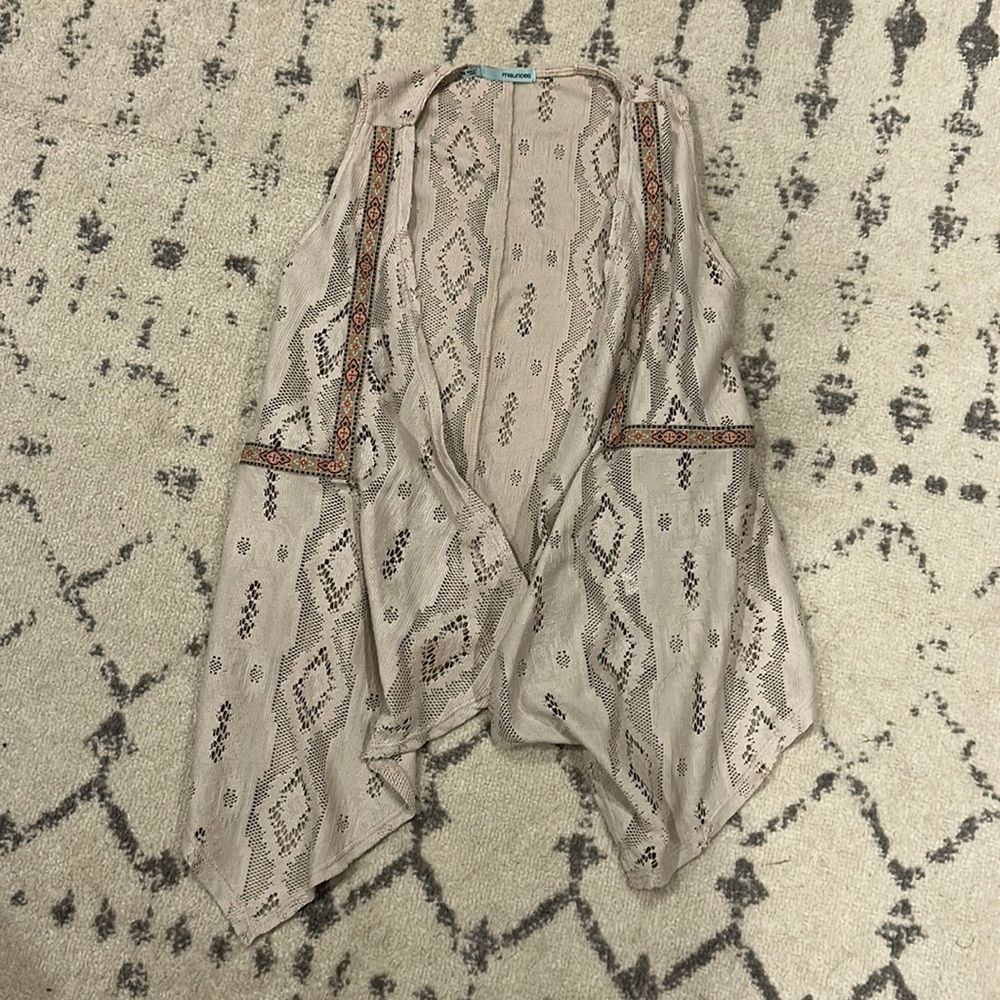 Maurice’s lace detail vest small/medium